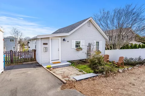 Exterior - 26 Bayview Rd, Marblehead, MA 01945 photo 2 of 3