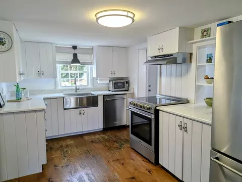 Kitchen - 26 Bayview Rd, Marblehead, MA 01945 photo 1 of 7