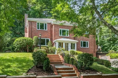 52 Clinton Rd, Brookline, MA 02445