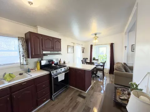 16 Mobile Home Way, Springfield, MA 01119 photo 3