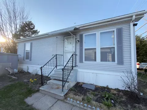 16 Mobile Home Way, Springfield, MA 01119