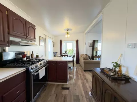 16 Mobile Home Way, Springfield, MA 01119 photo 9
