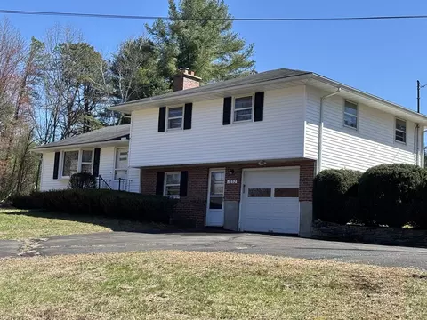 1252 East St, Ludlow, MA 01056