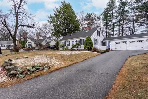 19 Homestead Rd, Lynnfield, MA 01940