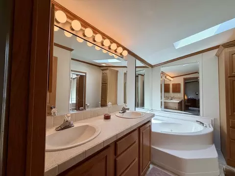 Bath - 2 Crescent, Winchendon, MA 01475 photo 1 of 4