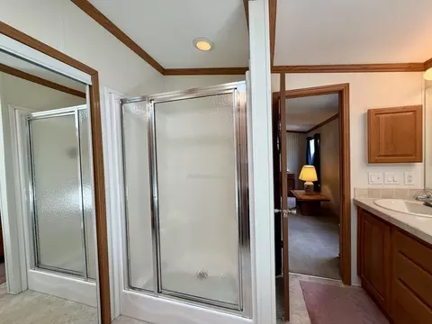 Bath - 2 Crescent, Winchendon, MA 01475 photo 3 of 4