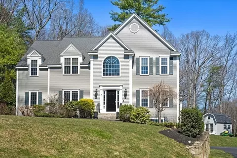 3 Foxhill Dr, Southborough, MA 01772