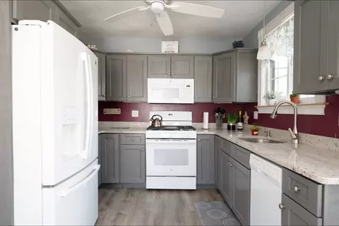 Kitchen - 1 Barnes St, Wareham, MA 02571 photo 4 of 5