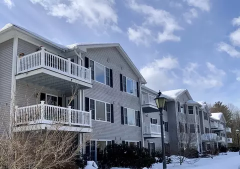 23 Greenleaves Dr #105, Amherst, MA 01002