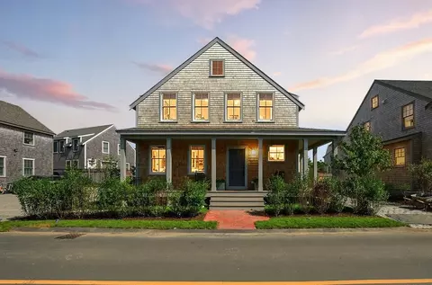 18 Honeysuckle Dr, Nantucket, MA 02554