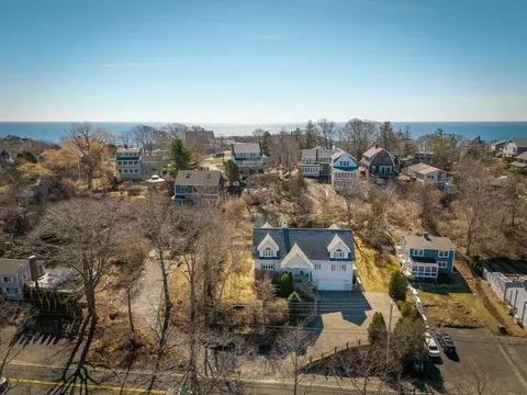 129 Thatcher Rd, Gloucester, MA 01930 photo 3