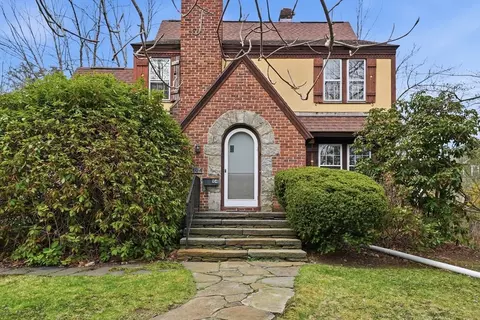 104 Spring St, Amherst, MA 01002