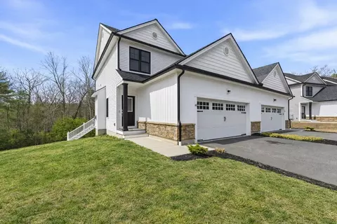 60 Compass Point Dr #29, Douglas, MA 01516