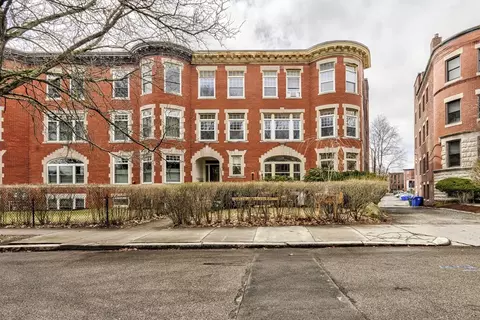 9 Clinton Path #1, Brookline, MA 02445