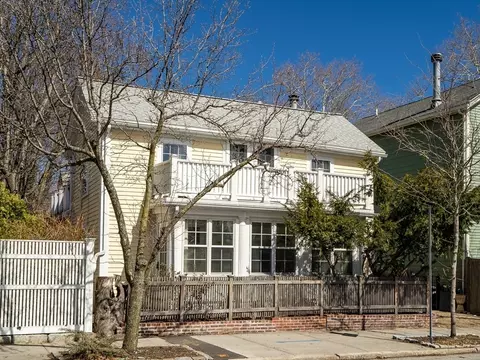 239 Mt Auburn St #239, Cambridge, MA 02138