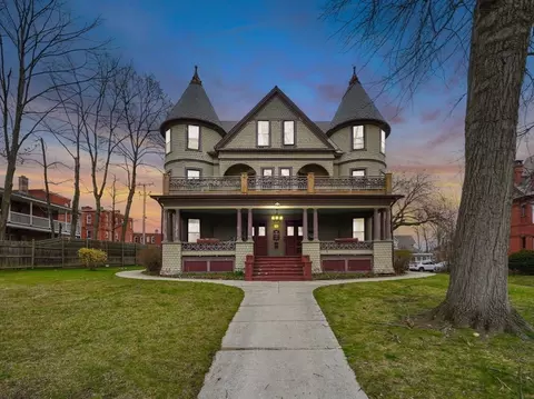 1137 Dwight St #C, Holyoke, MA 01040