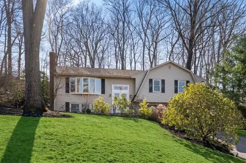 19 Duggan Dr, Framingham, MA 01702