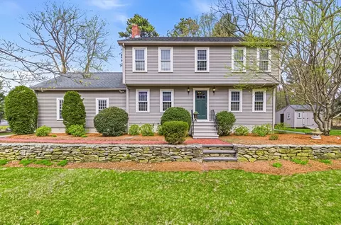 26 Longfellow Dr, Franklin, MA 02038