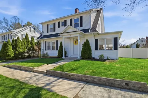 27 Fairfield Ter, Longmeadow, MA 01106