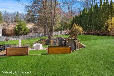 Exterior - 17 Vale Rd, Wakefield, MA 01880 photo 4 of 5