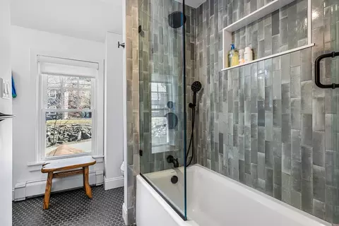 Bath - 17 Vale Rd, Wakefield, MA 01880 photo 2 of 4