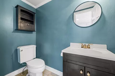 Bath - 17 Vale Rd, Wakefield, MA 01880 photo 1 of 4