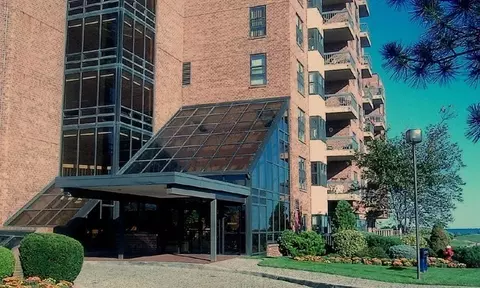 1 Seal Harbor Rd #401, Winthrop, MA 02152