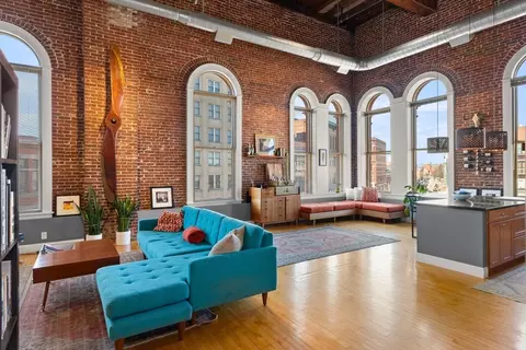 10 Kearney Sq #404, Lowell, MA 01852