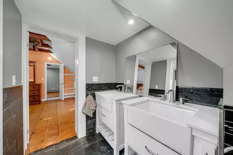 63 S Hampton, Amesbury, MA 01913 photo 3