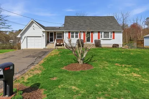 19 Salem St, West Springfield, MA 01089