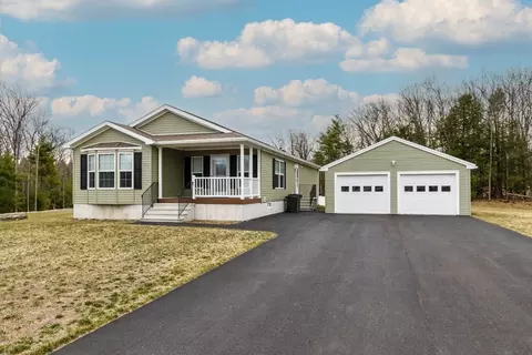 102 Topaz Ter, Gardner, MA 01440