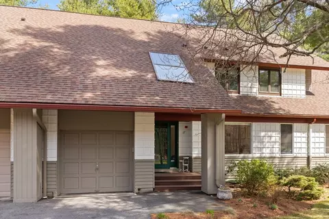 17 Apple Valley Dr #17, Sharon, MA 02067