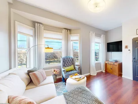 260 Bremen St #3, Boston, MA 02128