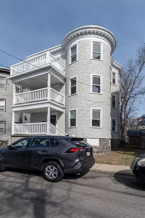 19 Dunlap St, Boston, MA 02124