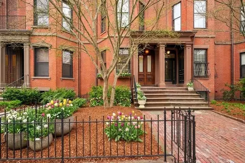 381 Beacon St, Boston, MA 02116