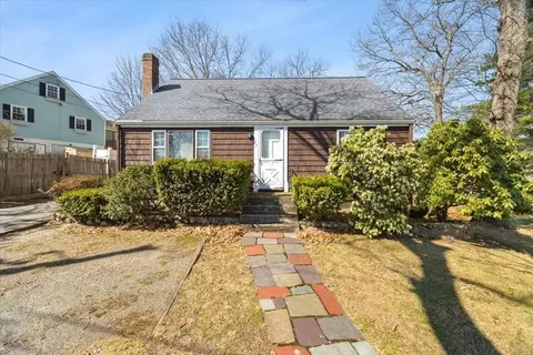 Exterior - 7 Cedar Cir, Randolph, MA 02368 photo 2 of 4