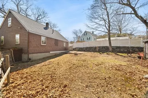 Exterior - 7 Cedar Cir, Randolph, MA 02368 photo 3 of 4