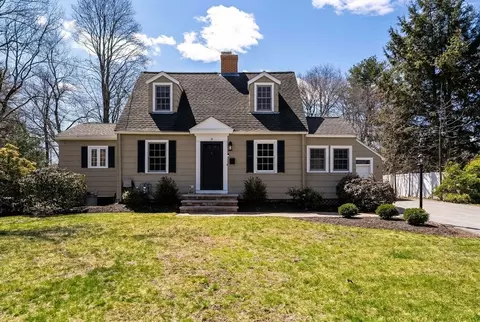 8 High Plain Rd, Andover, MA 01810