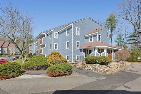 112 Heritage Dr #112, Whitinsville, MA 01588