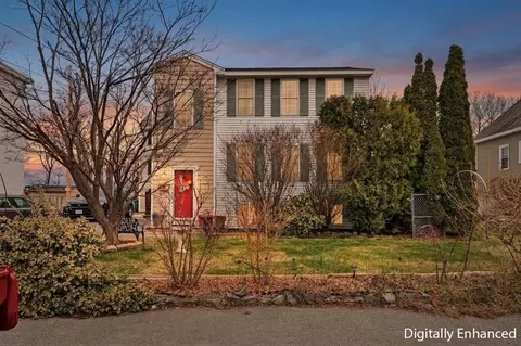118 Mount Washington St #D, Lowell, MA 01854