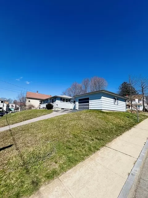 21 Spring St, Webster, MA 01570