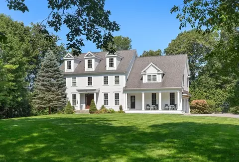 5 Dole Pl, West Newbury, MA 01985
