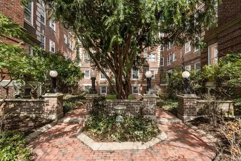 43 Linnaean St #35A, Cambridge, MA 02138