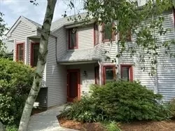 8 Baldwin Ln #8, Amherst, MA 01002