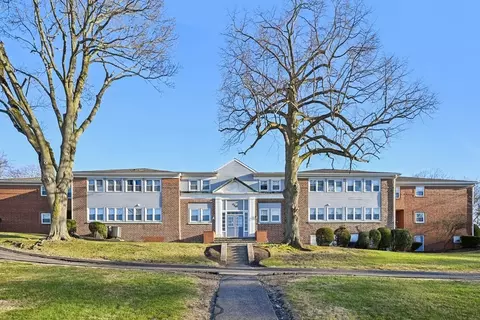 210 Washington St #10, Peabody, MA 01960