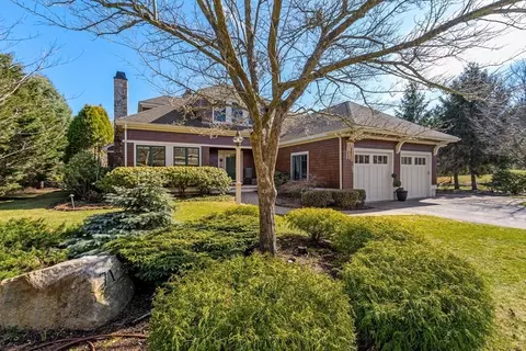 71 Clubhouse Dr #71, Hingham, MA 02043