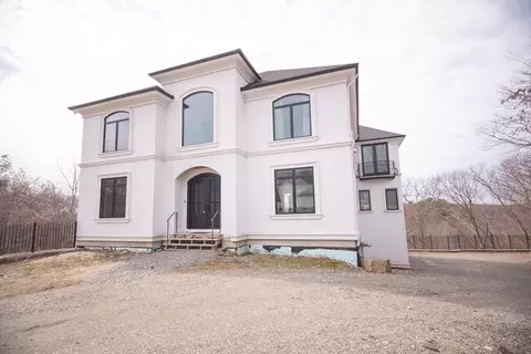 12 Gianna Dr, Saugus, MA 01906