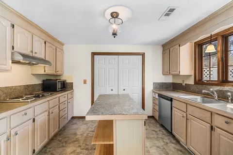 15 Pine Valley Rd, Hyannis, MA 02601 photo 9