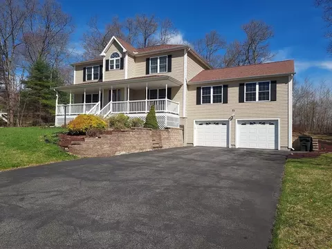 71 Eagle Dr, Dudley, MA 01571