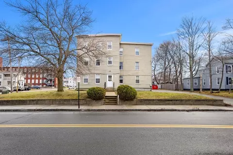 45 Laurel St, Leominster, MA 01453